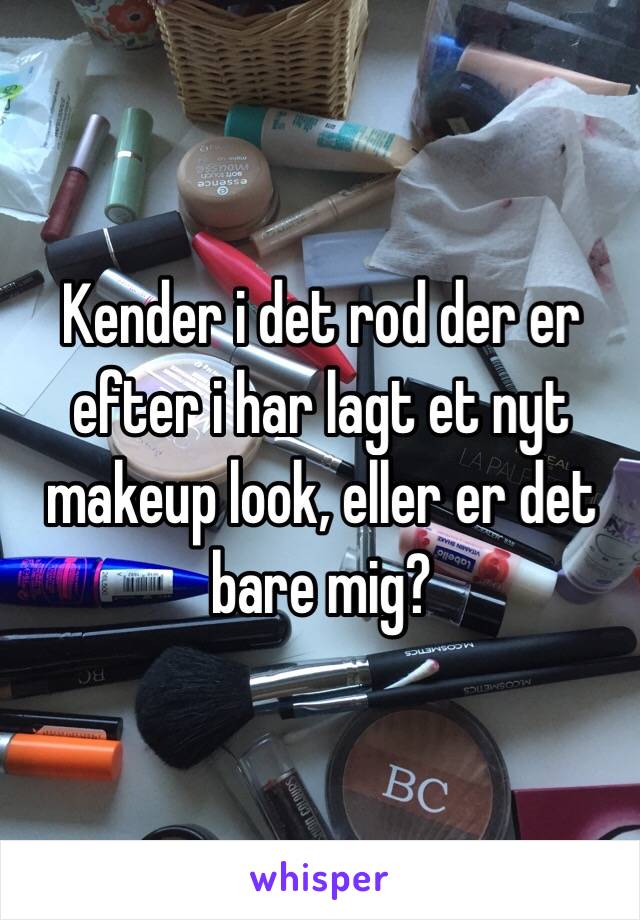 Kender i det rod der er efter i har lagt et nyt makeup look, eller er det bare mig?