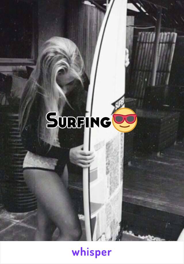 Surfing😎