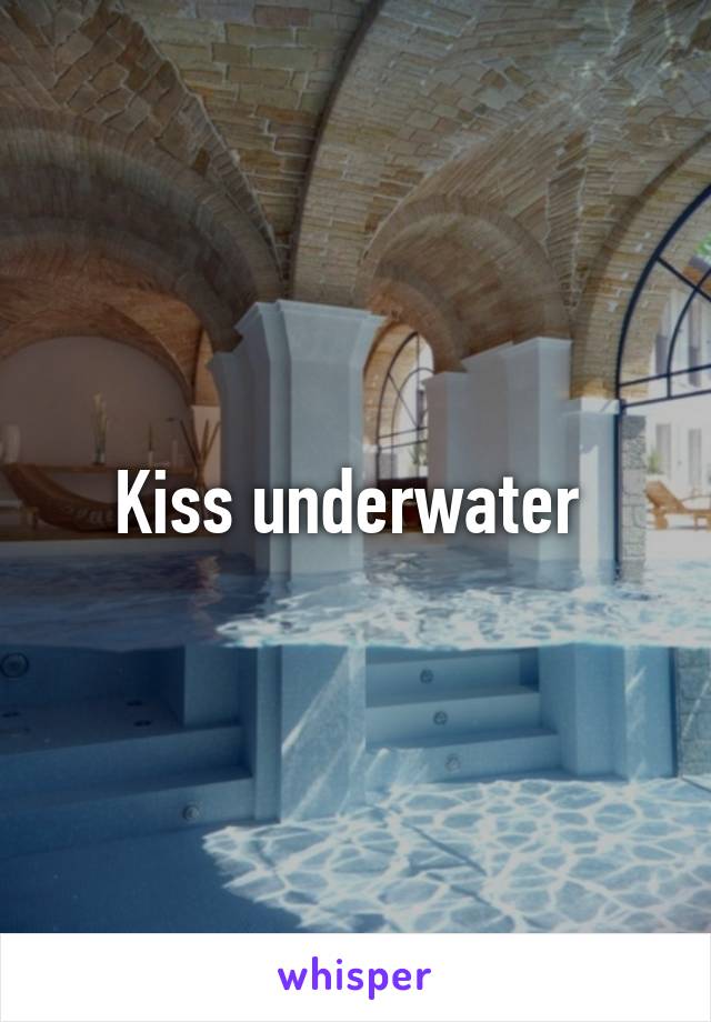 Kiss underwater 