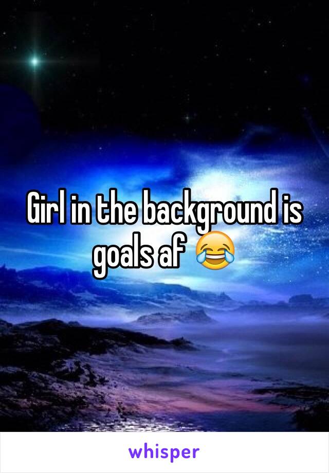 Girl in the background is goals af 😂