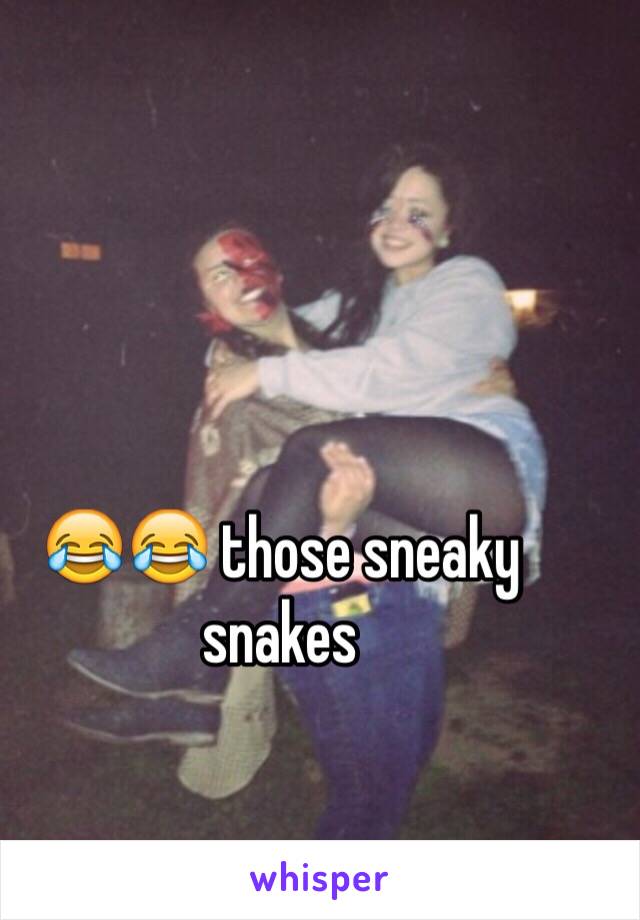 😂😂 those sneaky snakes 