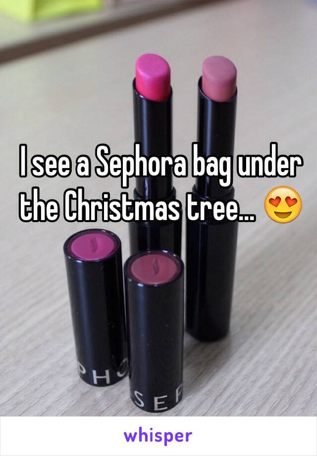 I see a Sephora bag under the Christmas tree... 😍