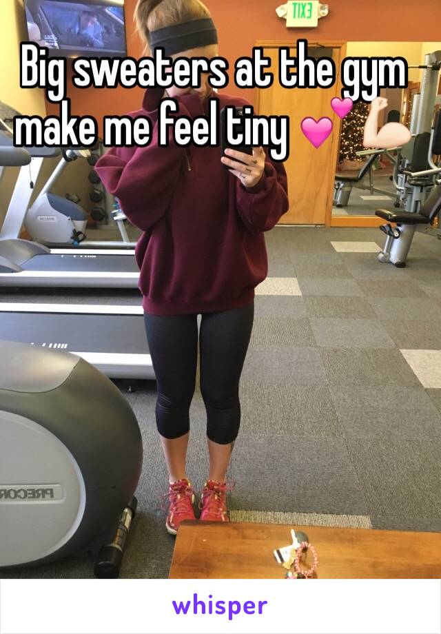 Big sweaters at the gym make me feel tiny 💕💪🏻