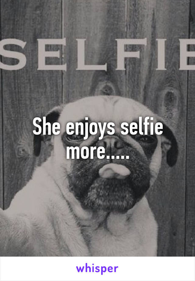 She enjoys selfie more.....