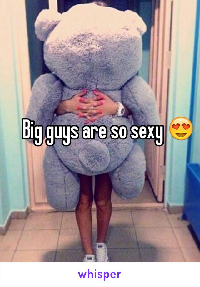 Big guys are so sexy 😍