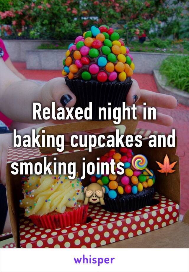 Relaxed night in baking cupcakes and smoking joints 🍭🍁🙈