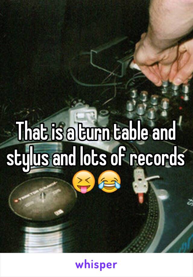 That is a turn table and stylus and lots of records 😝😂