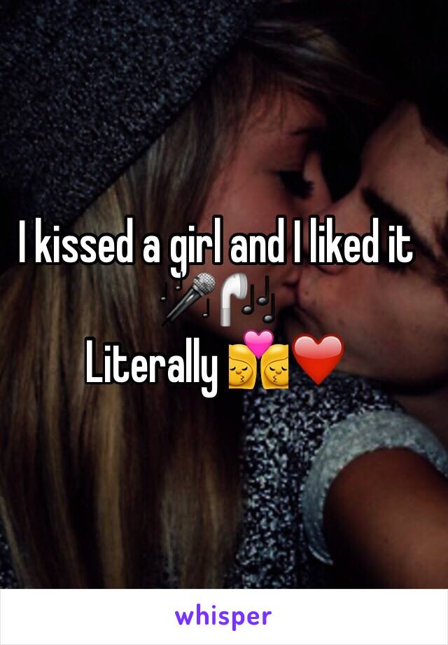 I kissed a girl and I liked it 🎤🎧
Literally 👩‍❤️‍💋‍👩❤️