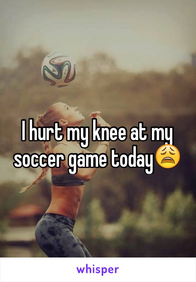 I hurt my knee at my soccer game today😩