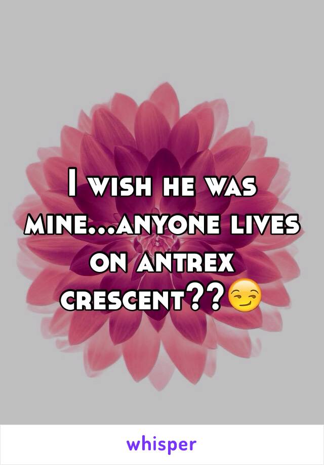 I wish he was mine...anyone lives on antrex crescent??😏