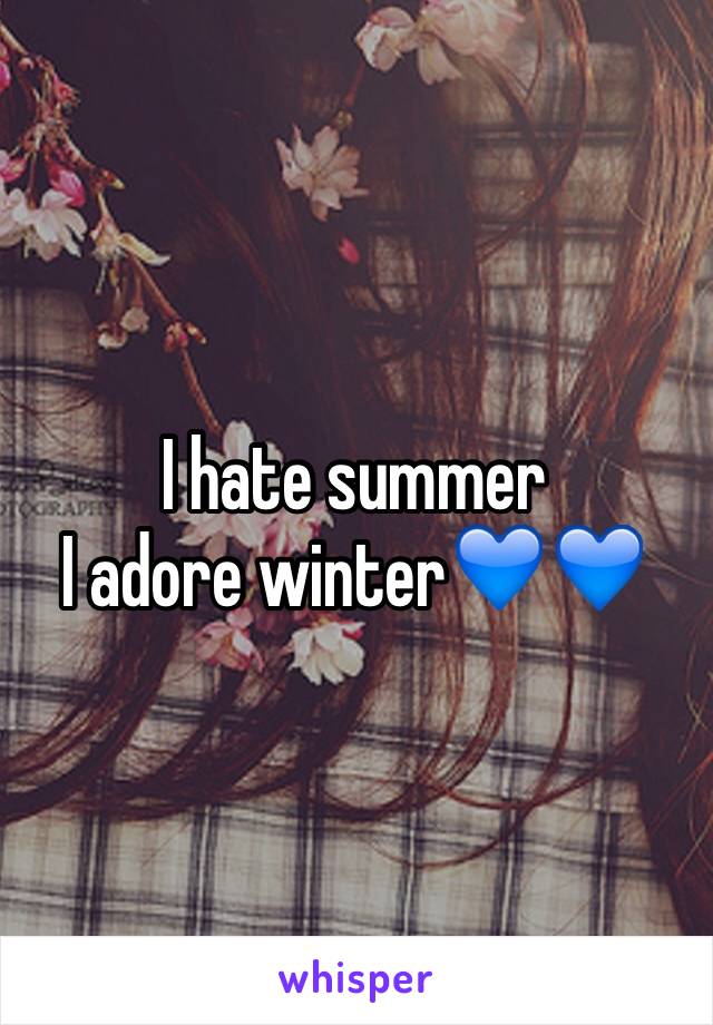 I hate summer
I adore winter💙💙