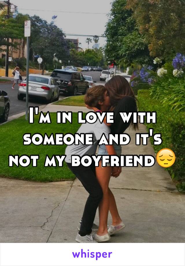 I'm in love with someone and it's not my boyfriend😔