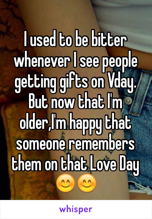 I used to be bitter whenever I see people getting gifts on Vday. But now that I'm older,I'm happy that someone remembers them on that Love Day 😊😊