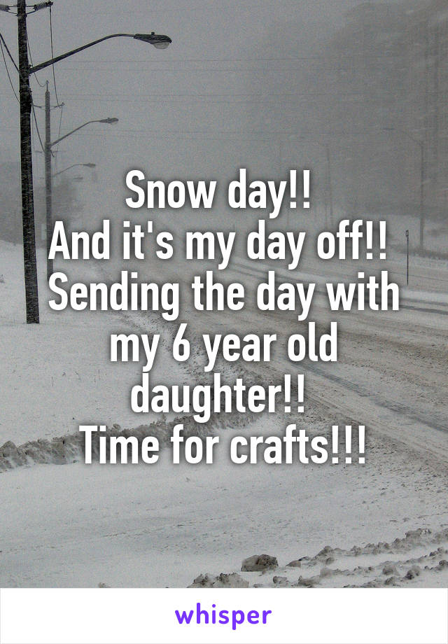 Snow day!! 
And it's my day off!! 
Sending the day with my 6 year old daughter!! 
Time for crafts!!!