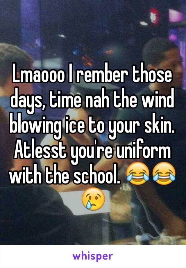 Lmaooo I rember those days, time nah the wind blowing ice to your skin. Atlesst you're uniform with the school. 😂😂😢