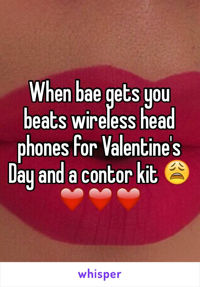 When bae gets you beats wireless head phones for Valentine's Day and a contor kit 😩❤️❤️❤️