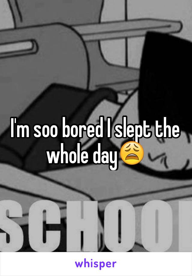 I'm soo bored I slept the whole day😩