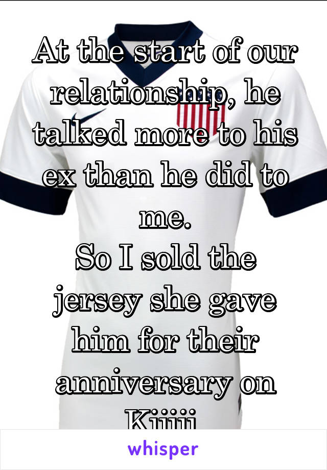 At the start of our relationship, he talked more to his ex than he did to me.
So I sold the jersey she gave him for their anniversary on Kijiji.