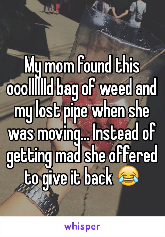 My mom found this ooolllllld bag of weed and my lost pipe when she was moving... Instead of getting mad she offered to give it back 😂