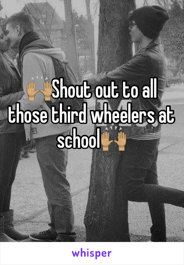 🙌🏽Shout out to all those third wheelers at school🙌🏽