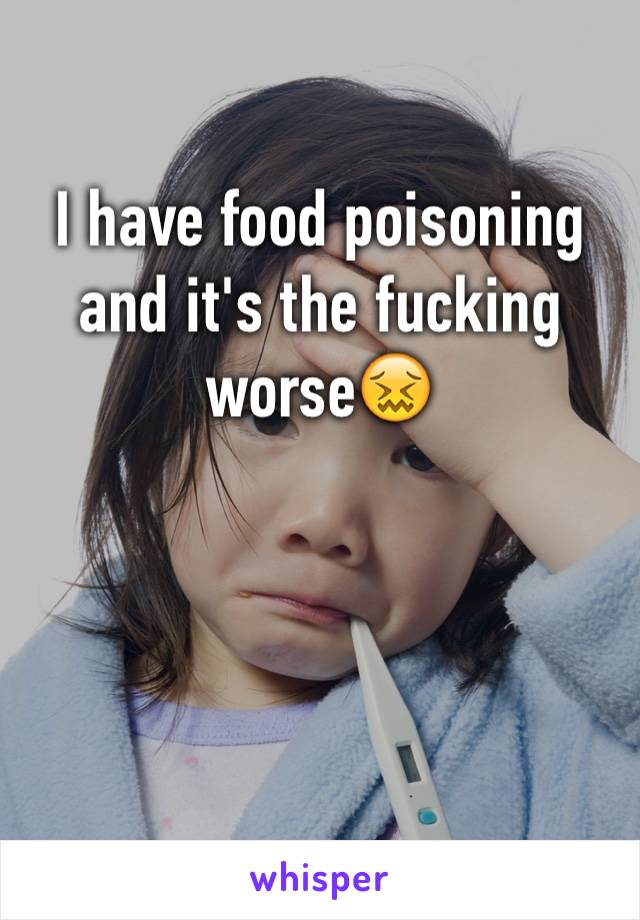 I have food poisoning and it's the fucking worse😖



