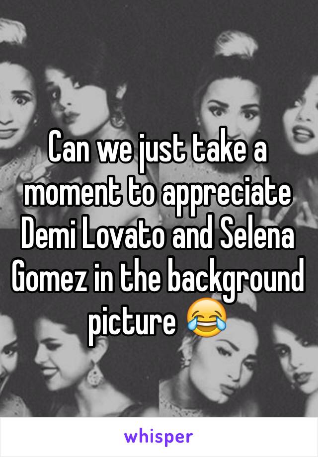 Can we just take a moment to appreciate Demi Lovato and Selena Gomez in the background picture 😂