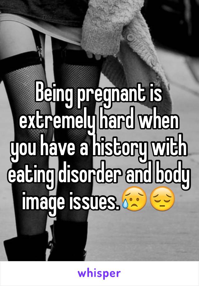 Being pregnant is extremely hard when you have a history with eating disorder and body image issues.😥😔