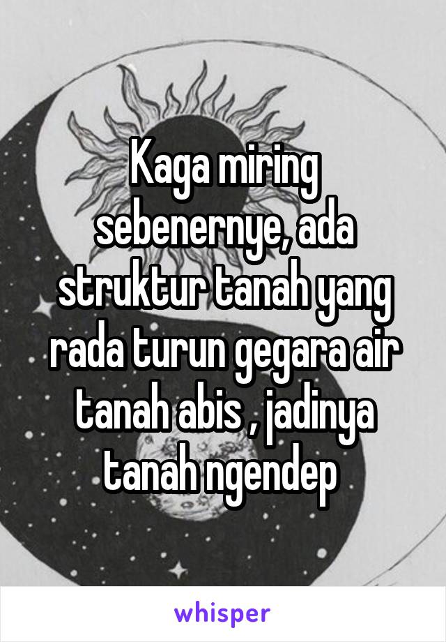 Kaga miring sebenernye, ada struktur tanah yang rada turun gegara air tanah abis , jadinya tanah ngendep 