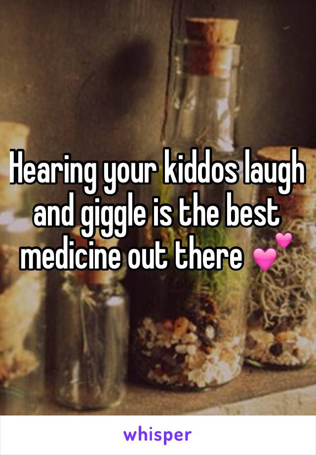 Hearing your kiddos laugh and giggle is the best medicine out there 💕