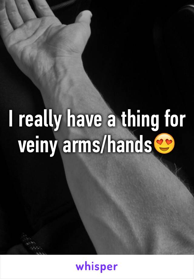 
I really have a thing for veiny arms/hands😍

