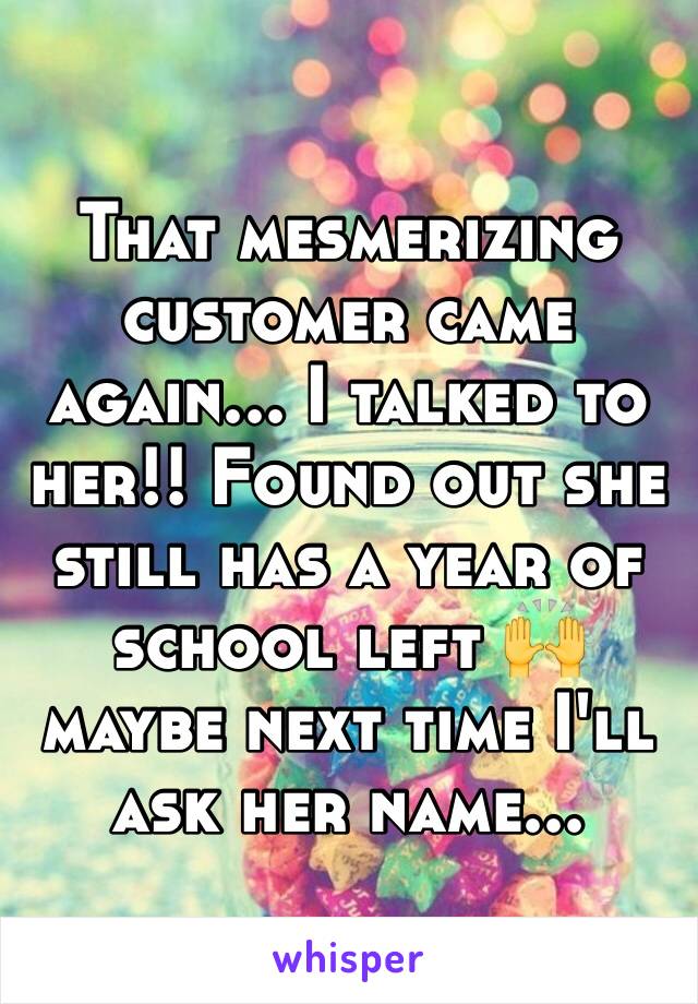 That mesmerizing customer came again... I talked to her!! Found out she still has a year of school left 🙌 maybe next time I'll ask her name... 