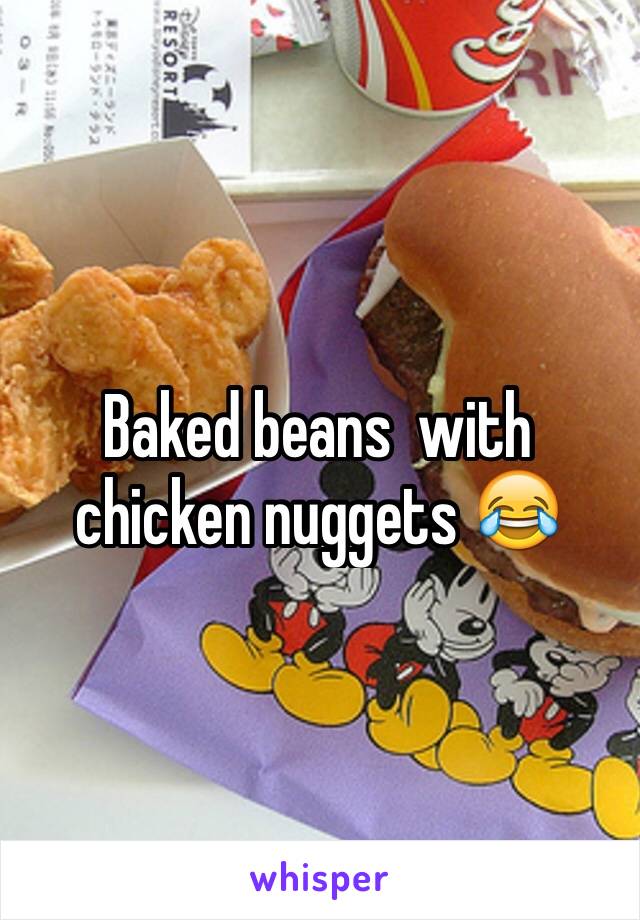 Baked beans  with chicken nuggets 😂