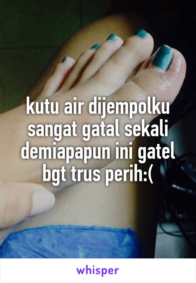 kutu air dijempolku
sangat gatal sekali
demiapapun ini gatel bgt trus perih:(