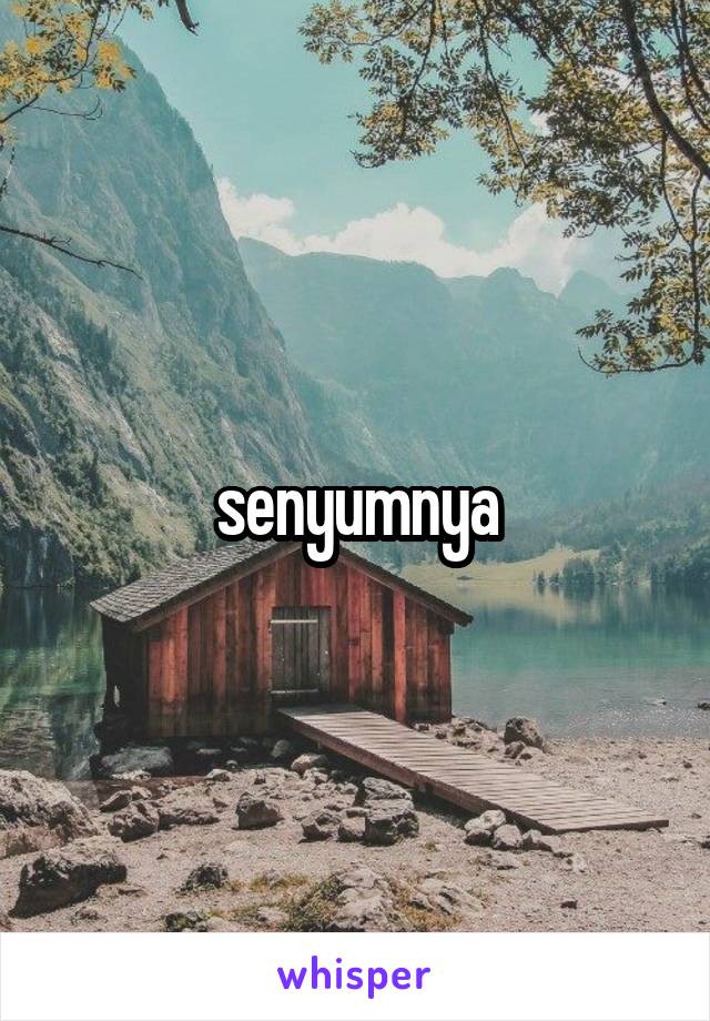 senyumnya