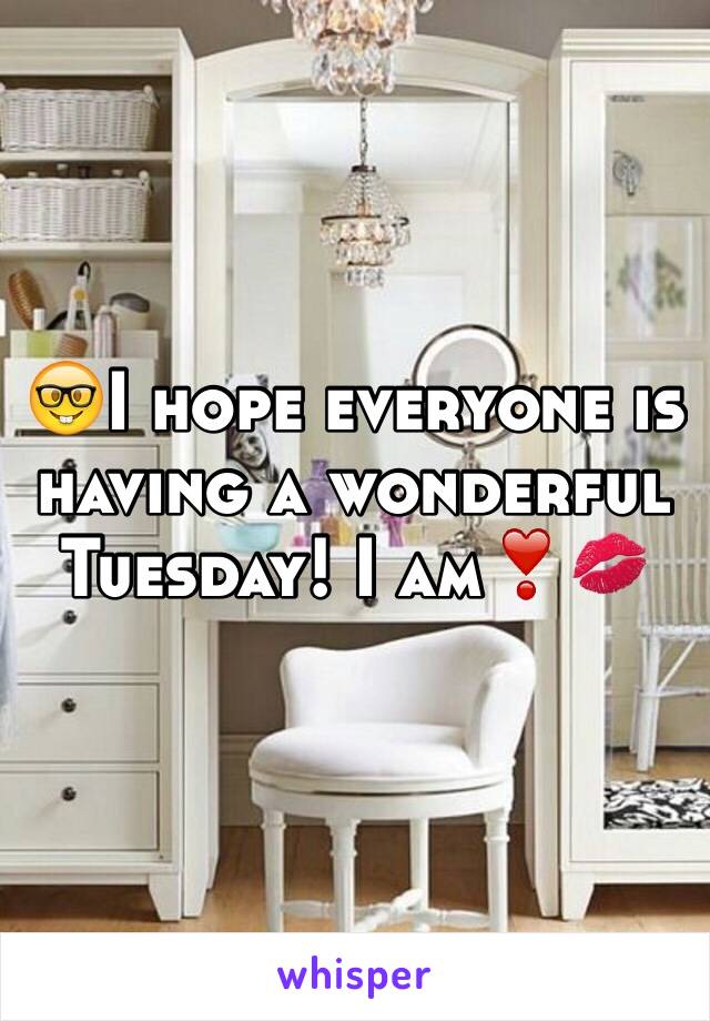 🤓I hope everyone is having a wonderful Tuesday! I am❣💋