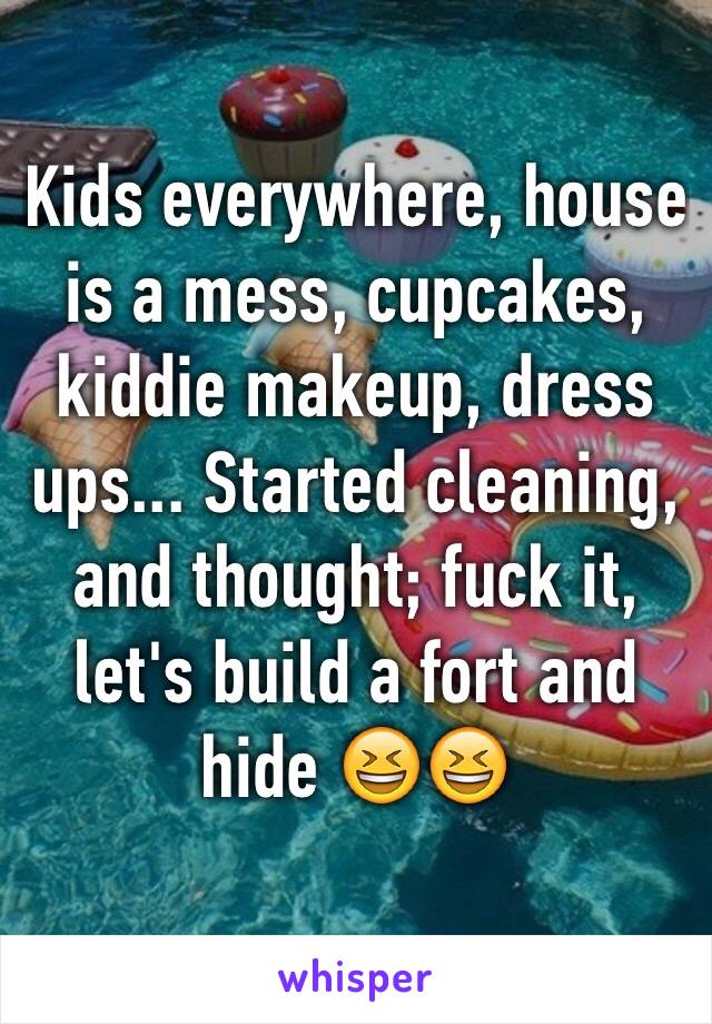 Kids everywhere, house is a mess, cupcakes, kiddie makeup, dress ups... Started cleaning, and thought; fuck it, let's build a fort and hide 😆😆