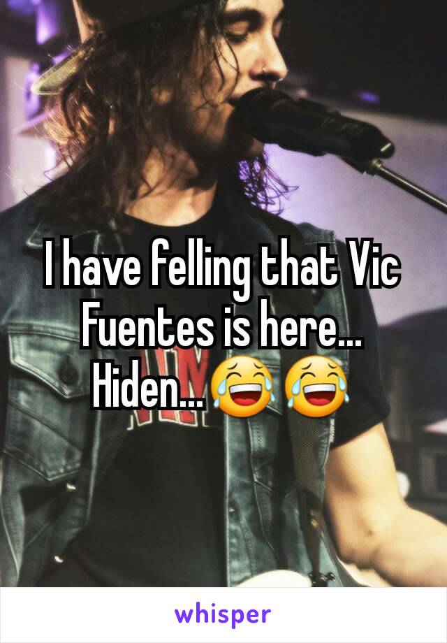 I have felling that Vic Fuentes is here... Hiden...😂😂