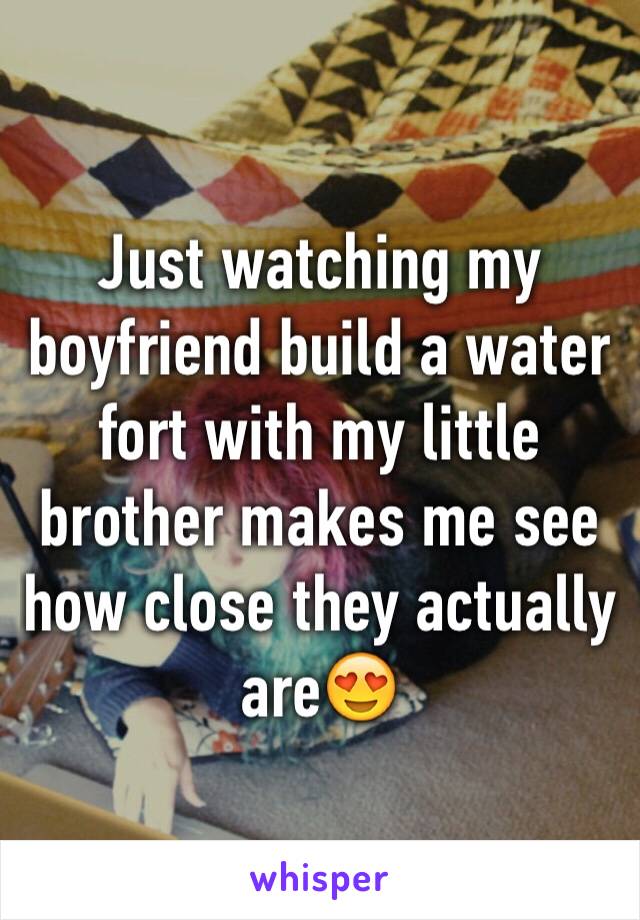 Just watching my boyfriend build a water fort with my little brother makes me see how close they actually are😍