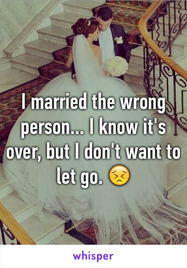 I married the wrong person... I know it's over, but I don't want to let go. 😣