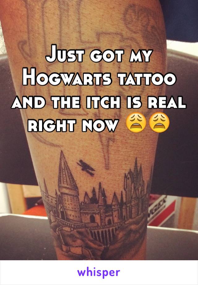 Just got my Hogwarts tattoo and the itch is real right now 😩😩