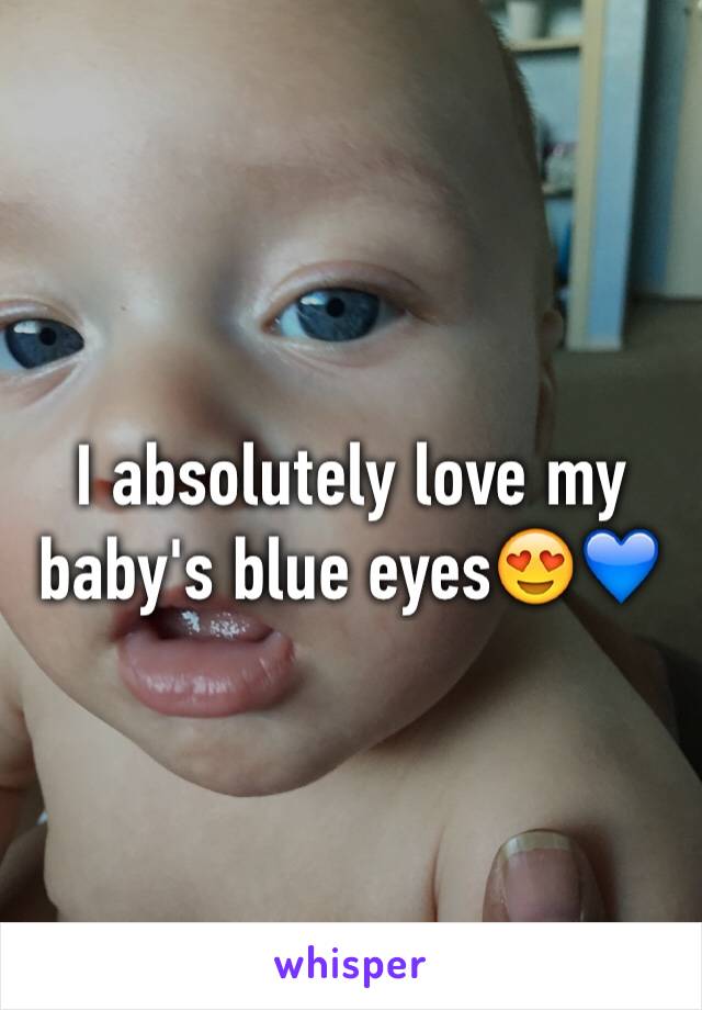 I absolutely love my baby's blue eyes😍💙