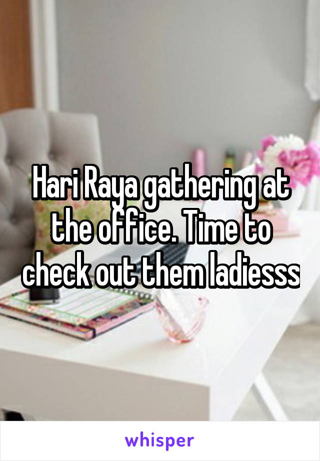 Hari Raya gathering at the office. Time to check out them ladiesss