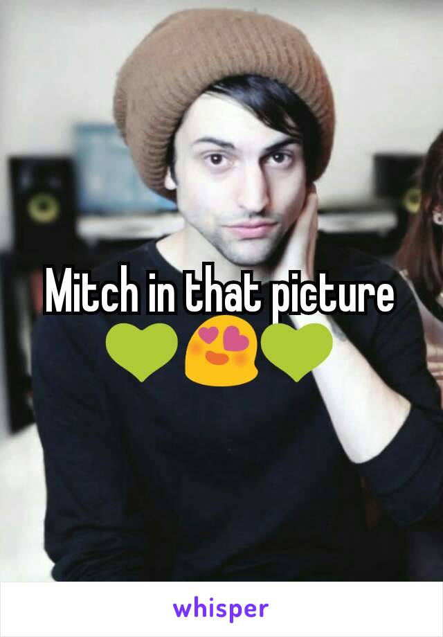 Mitch in that picture 💚😍💚