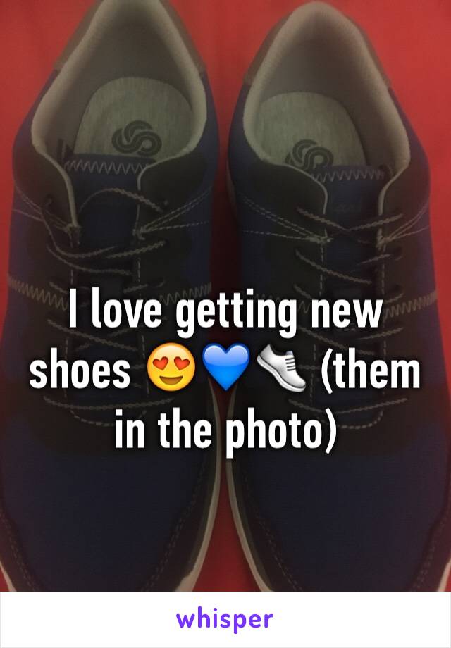 I love getting new shoes 😍💙👟 (them in the photo)