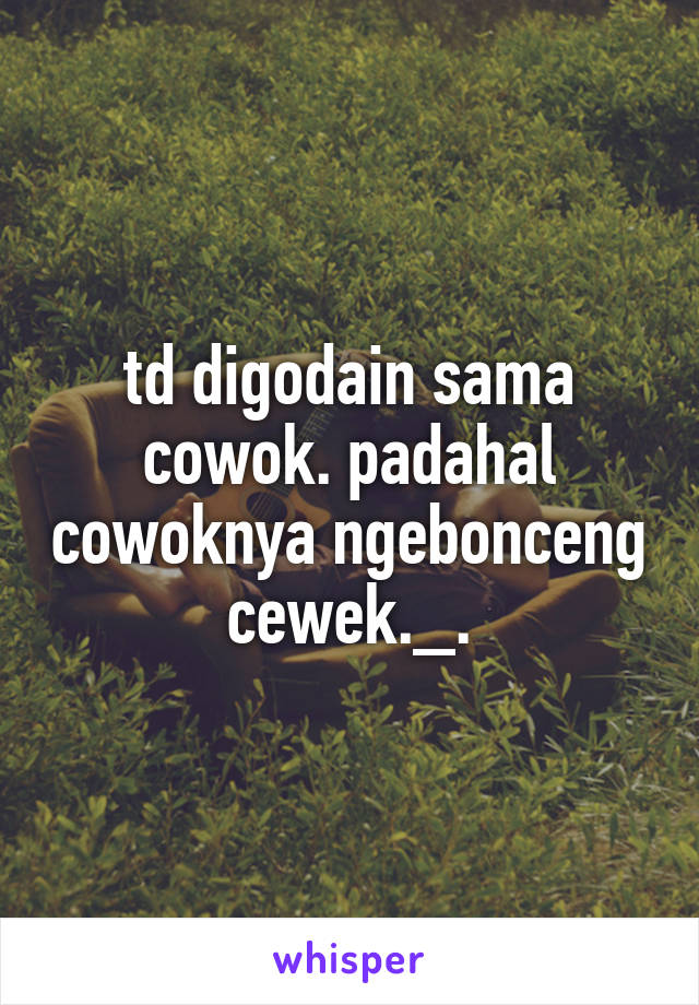 td digodain sama cowok. padahal cowoknya ngebonceng cewek._.