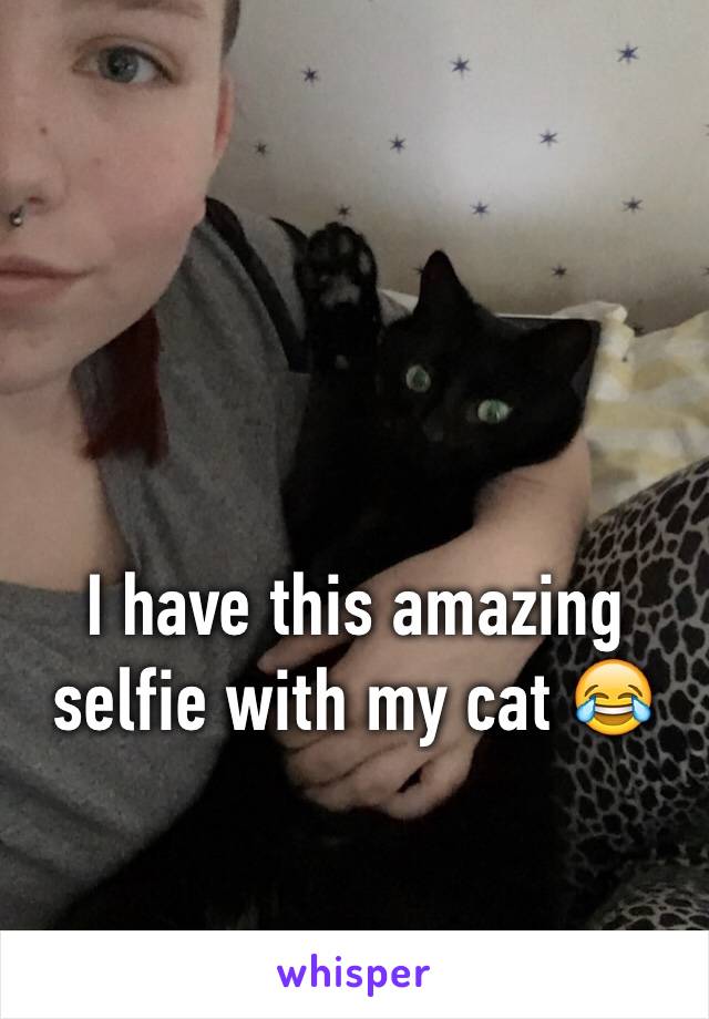 I have this amazing selfie with my cat 😂