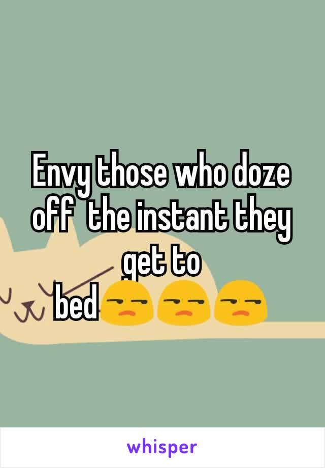 Envy those who doze off  the instant they get to bed😒😒😒