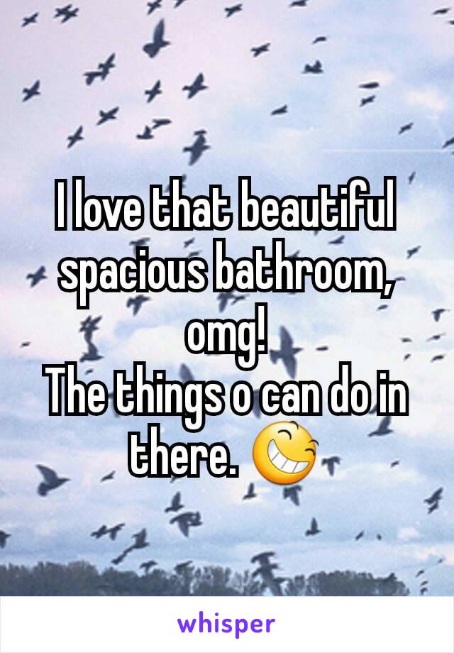 I love that beautiful spacious bathroom, omg!
The things o can do in there. 😆