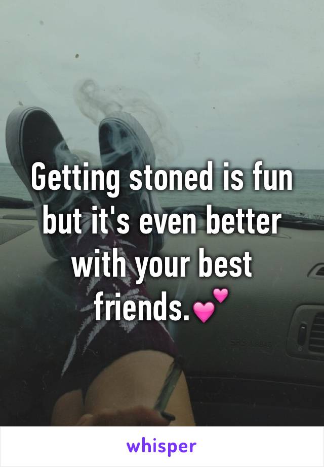 Getting stoned is fun but it's even better with your best friends.💕
