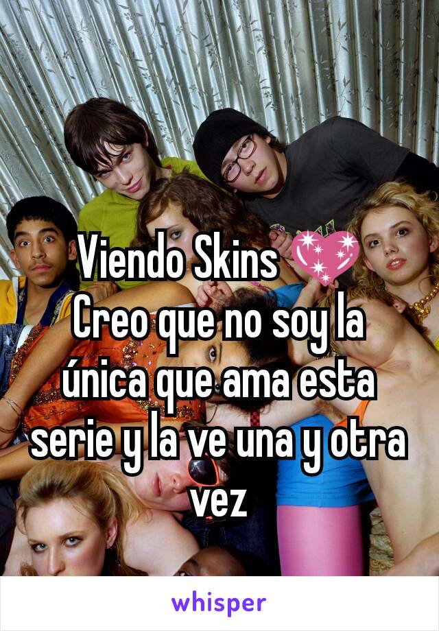 Viendo Skins 💖
Creo que no soy la única que ama esta serie y la ve una y otra vez